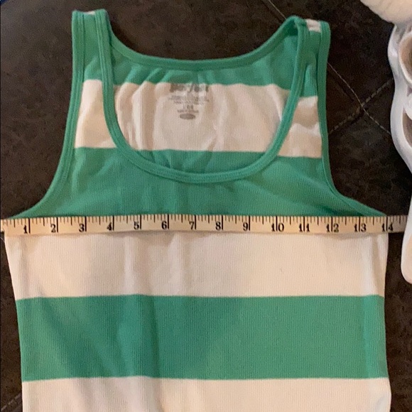 Old Navy perfect tank top - Picture 3 of 4